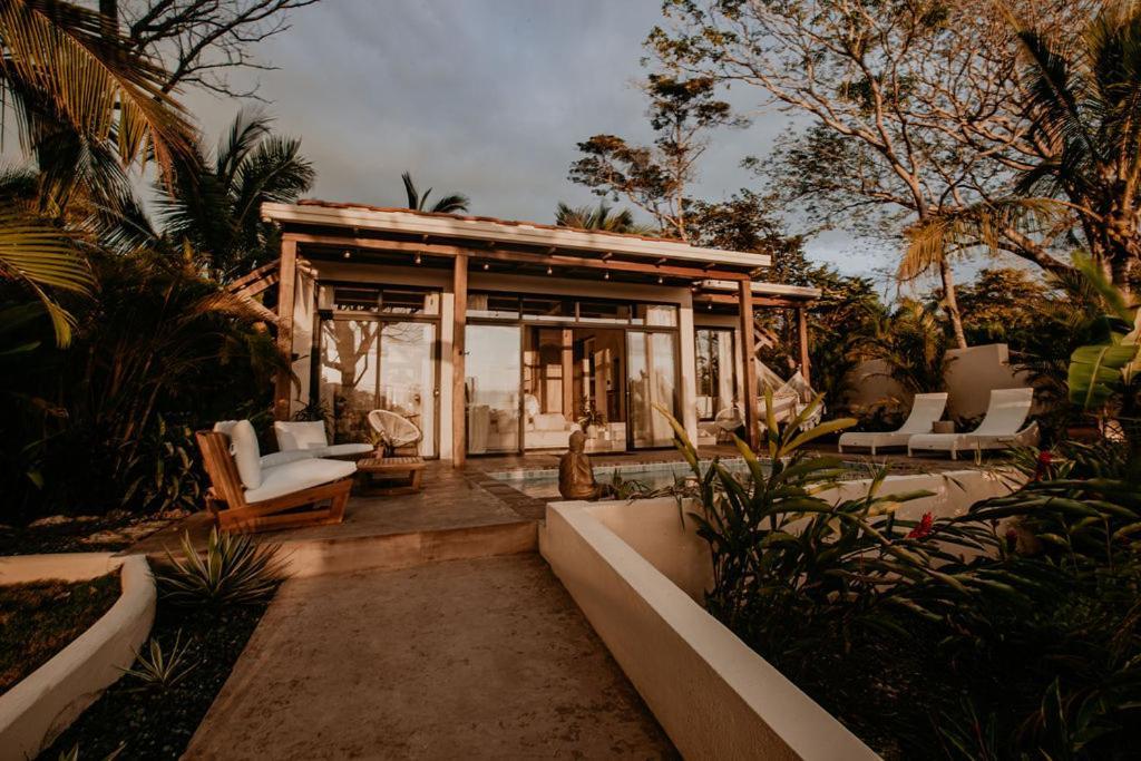 Sansara Surf Yoga & Resort Камбутал Екстериор снимка