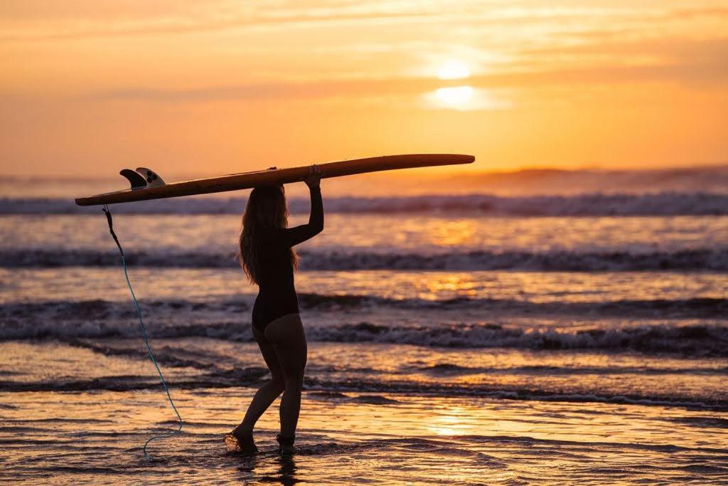 Sansara Surf Yoga & Resort Камбутал Екстериор снимка