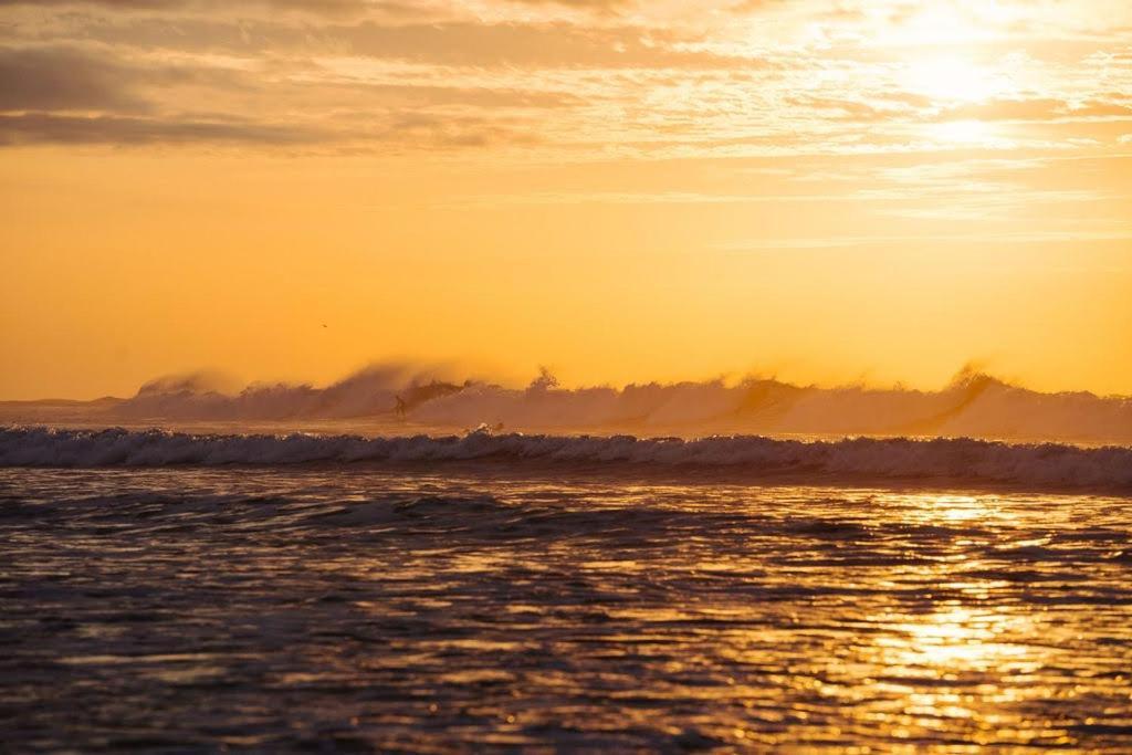 Sansara Surf Yoga & Resort Камбутал Екстериор снимка