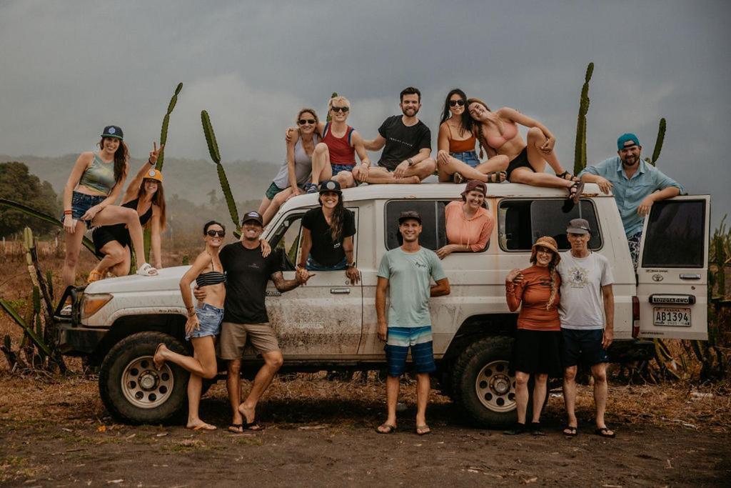 Sansara Surf Yoga & Resort Камбутал Екстериор снимка