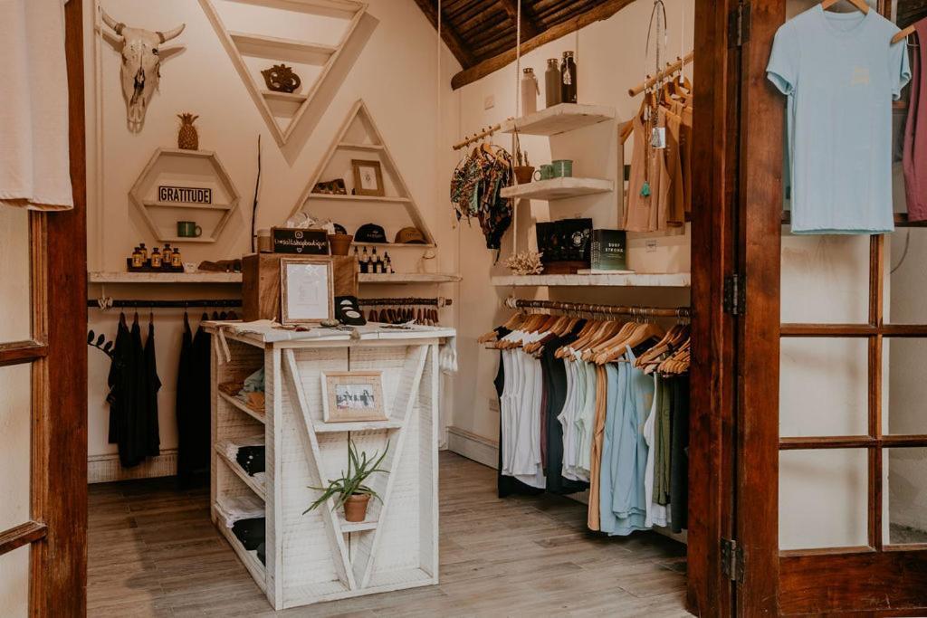 Sansara Surf Yoga & Resort Камбутал Екстериор снимка