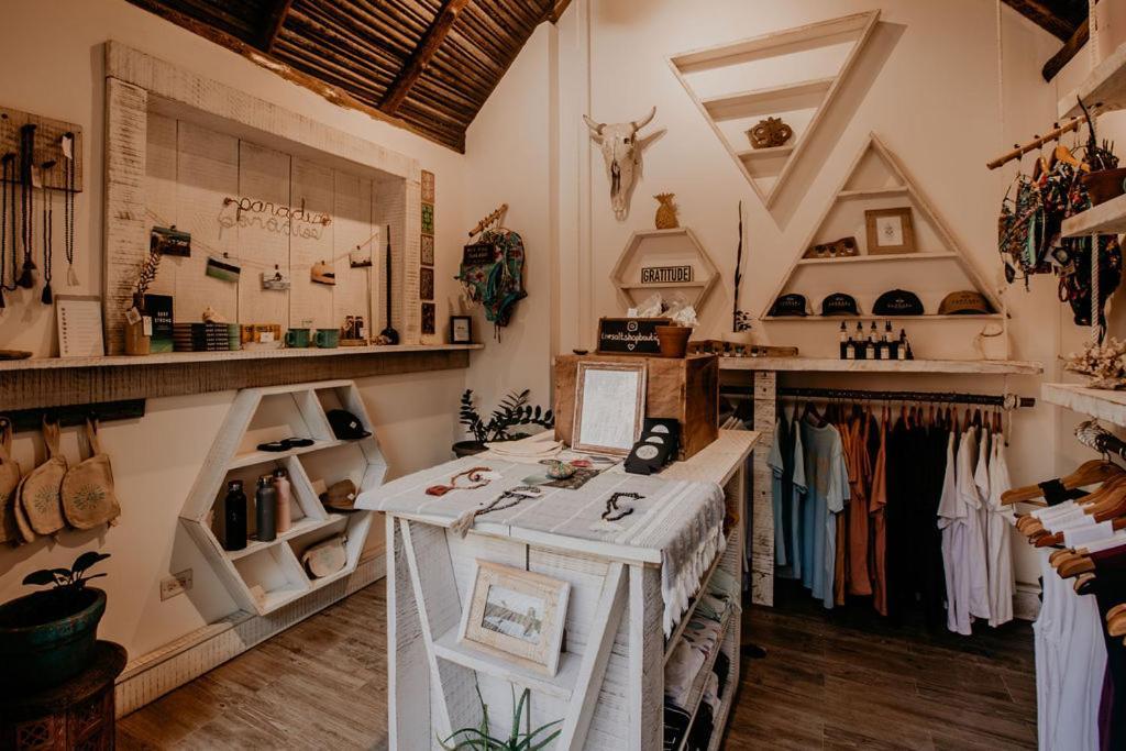 Sansara Surf Yoga & Resort Камбутал Екстериор снимка