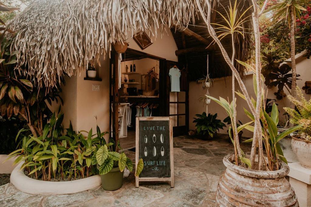 Sansara Surf Yoga & Resort Камбутал Екстериор снимка